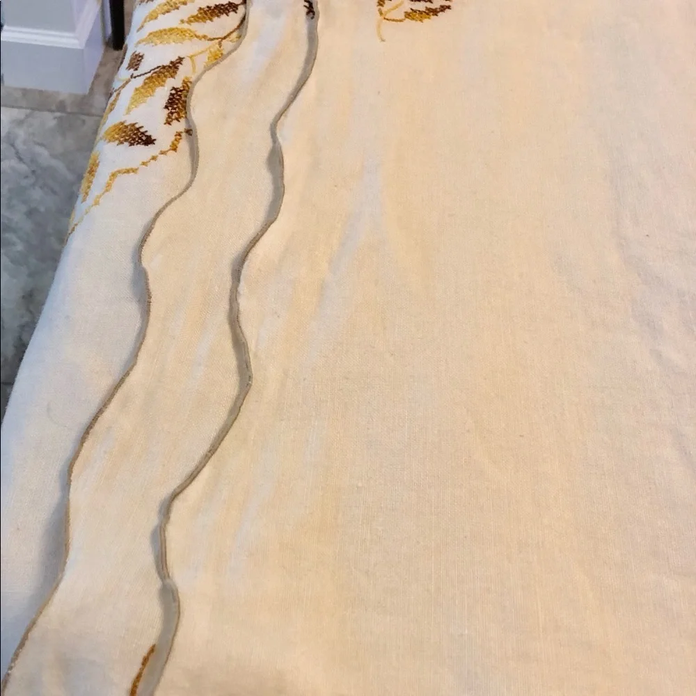 VINTAGE APPROX 82 x 64  EMBROIDERED WHEAT PATTERN LINEN TABLECLOTH